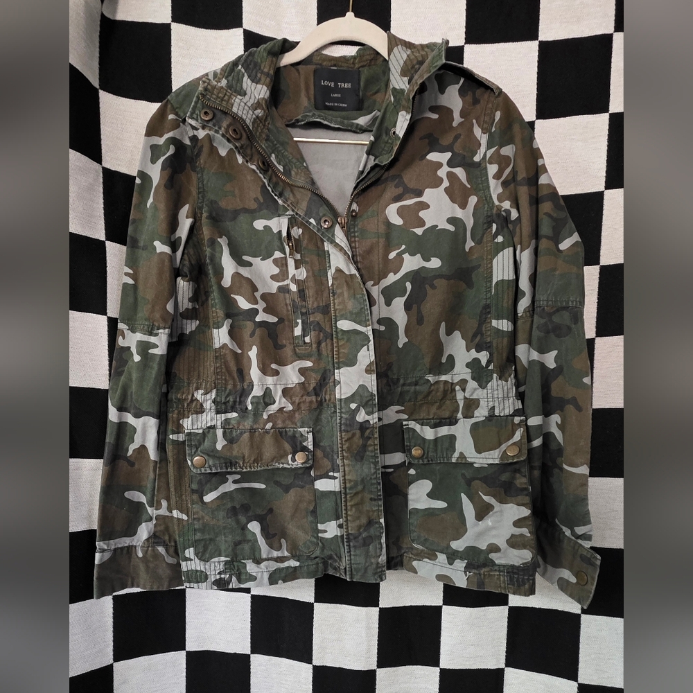 Love Tree Green Camouflage Jacket